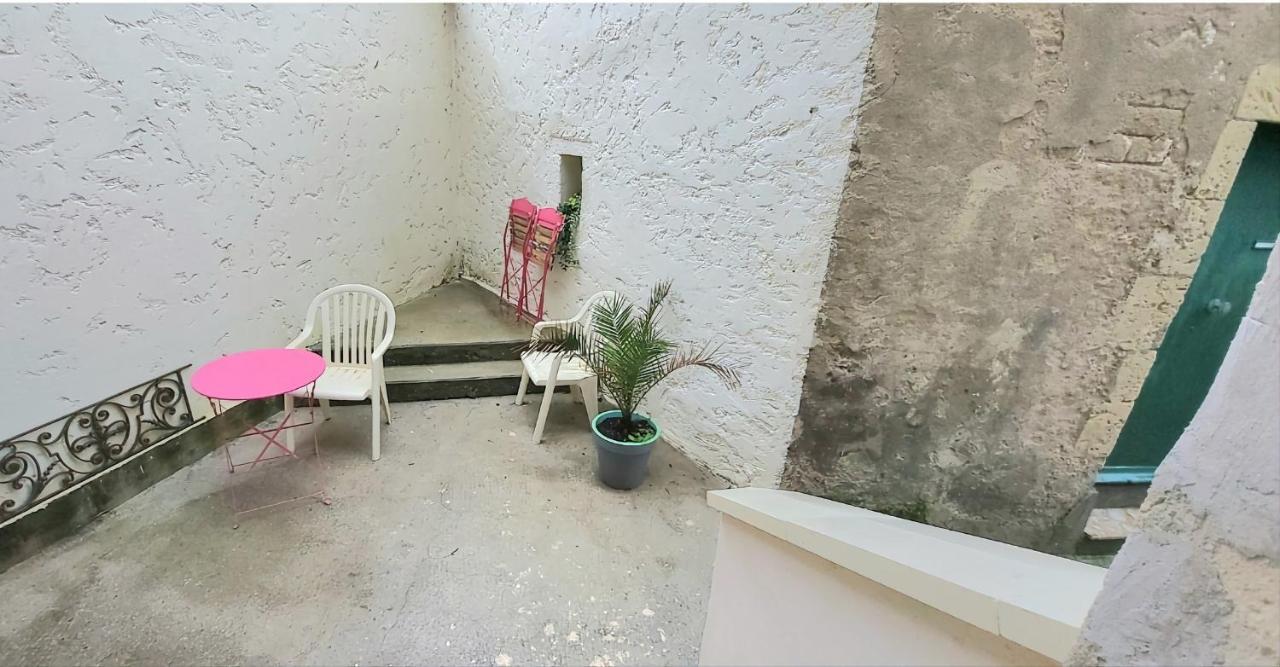 Maison De Ville Avec Terrasse "La Sympathique" Jonzac Kültér fotó